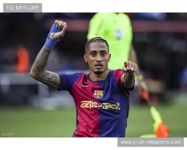 巴萨外围精准挑传，拉菲尼亚横扫打入空门