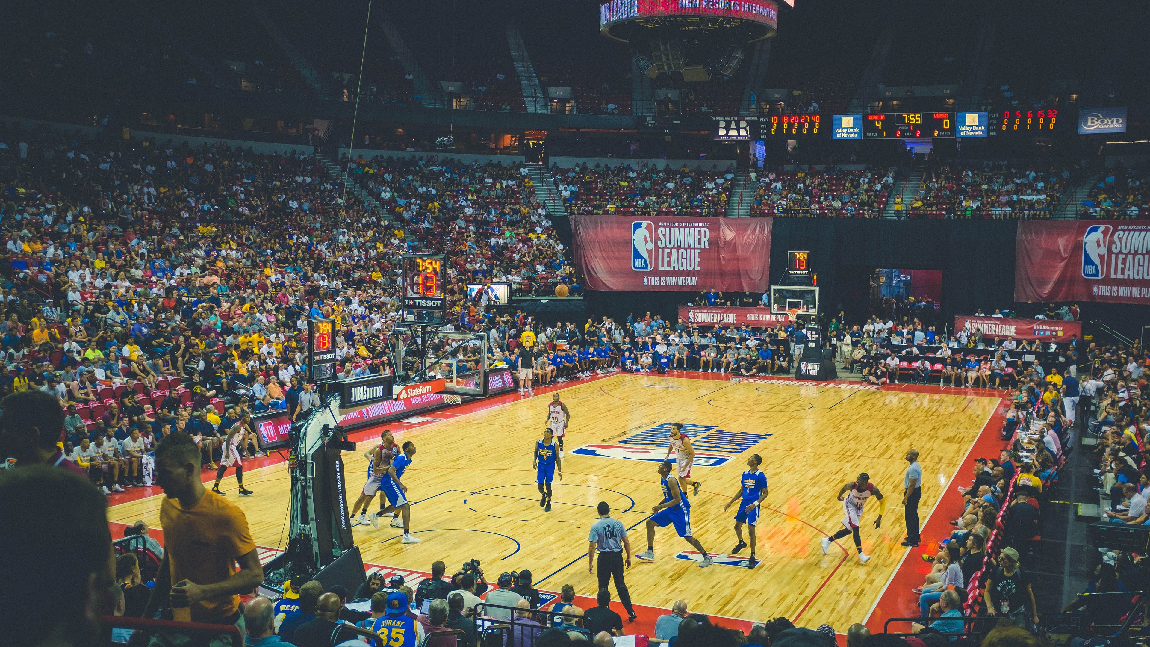 CBA比赛末节对抗愈发激烈